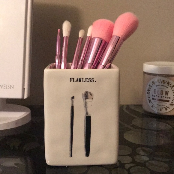 Other - “Flawless” brush holder